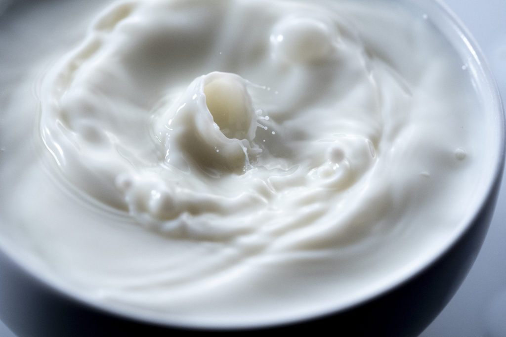 Milch-Unfall verschmutzt Bach in Villariaz FR